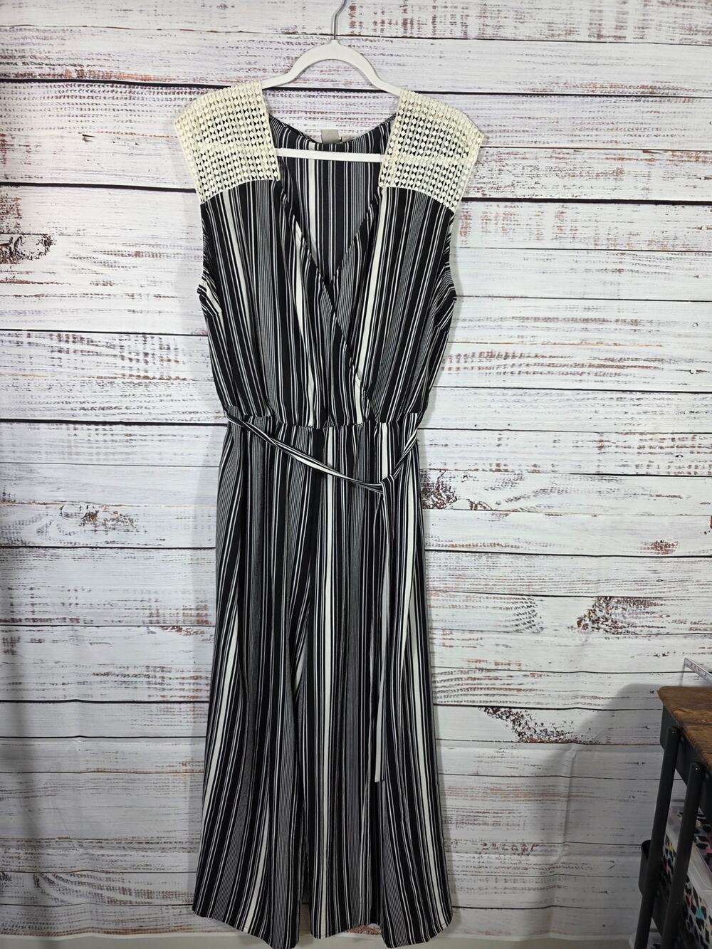 Wrapper Women's plus size 3X jumpsuit w/ blk/white stripes crochet shoulders